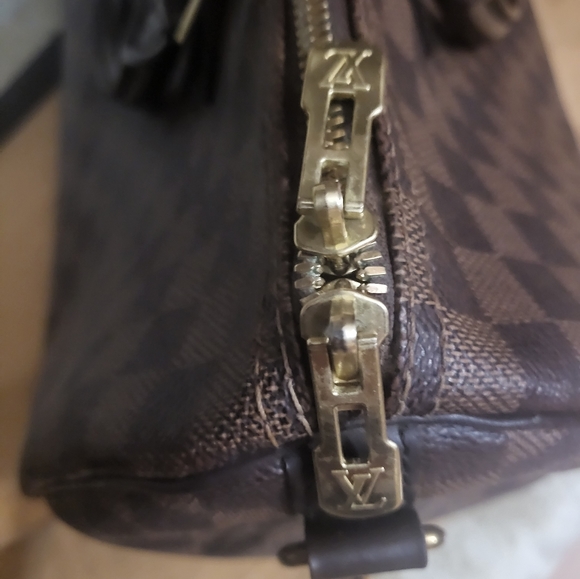 (SOLD)Authentic Louis Vuitton Damier Ebene bandoulier - Picture 11 of 16